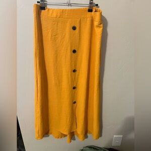 89th and Madison Beautiful mustard yellow skirt